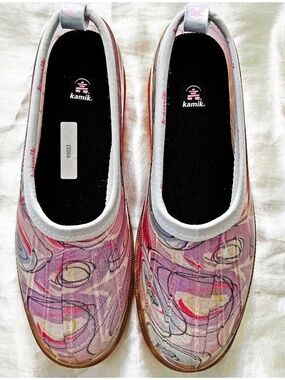 RAIN SHOES, WATERPROOF, LADIES SZ 7, PURPLE MIX, MADE IN CANADA, RUBBER, by KAMI